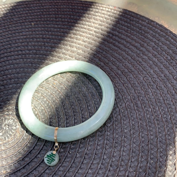 Burma Jade bracelet with 14K gold charm. Worn once - Picture 1 of 2